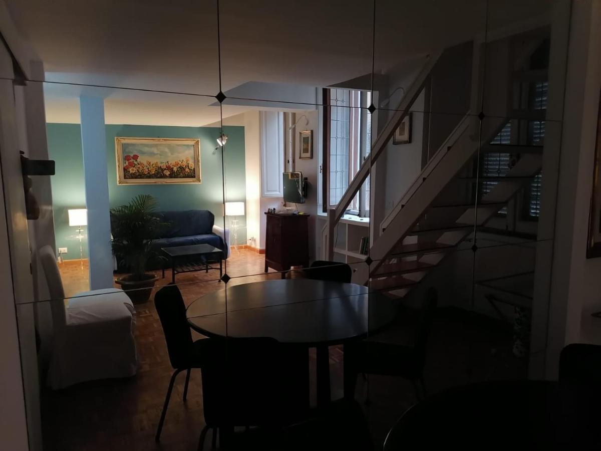 Vatican's Dreamy Loft Lägenhet